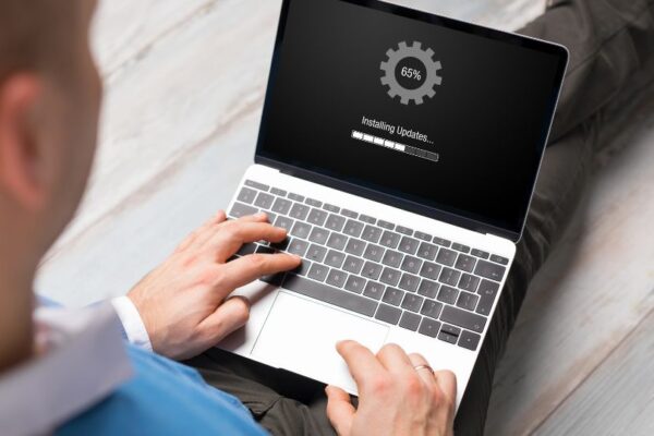 A digitális világ kapujában: Laptop telepítés és internetbiztonság Laptop telepites
