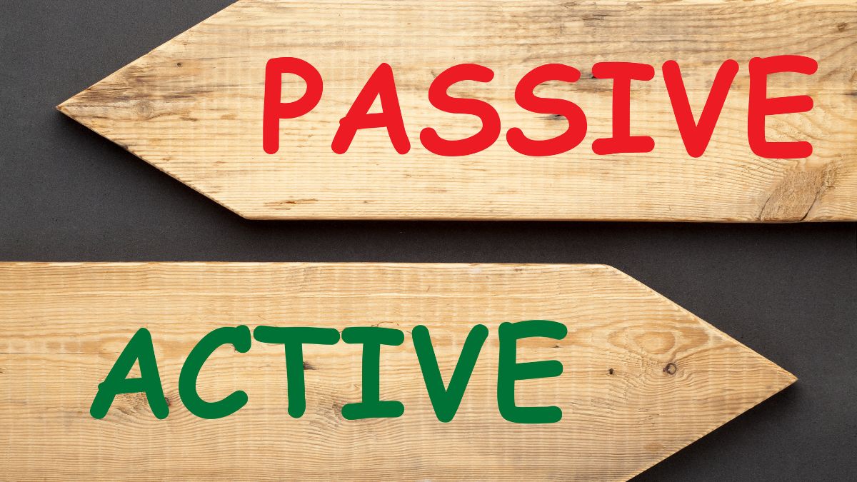 Két fa nyíl, az egyik a 'PASSIVE', a másik az 'ACTIVE' felirattal.