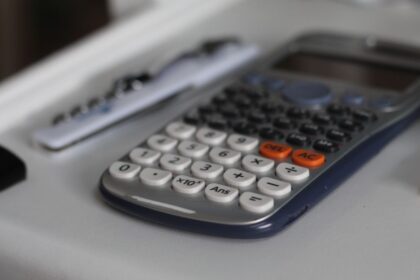 CASIO FX-991 CE X tudományos számológép közelről