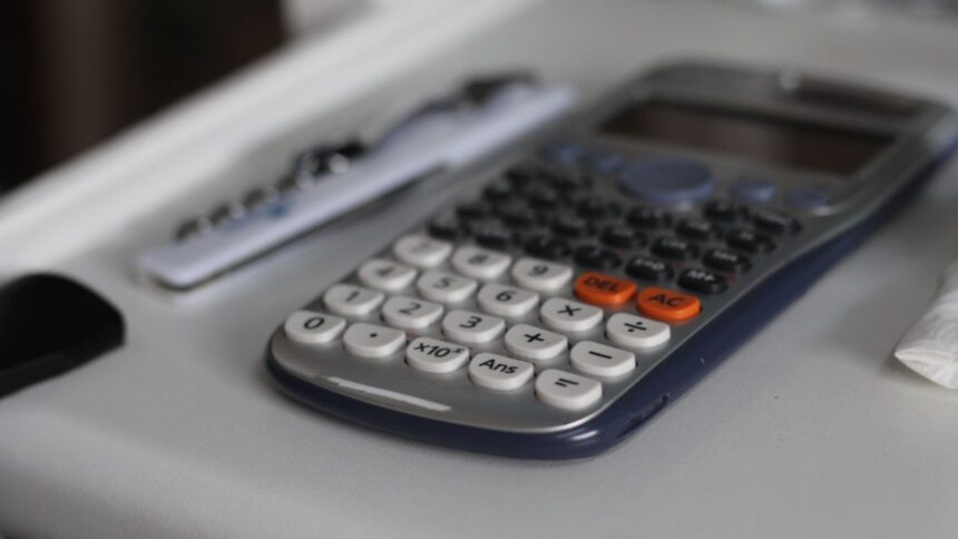 CASIO FX-991 CE X tudományos számológép közelről